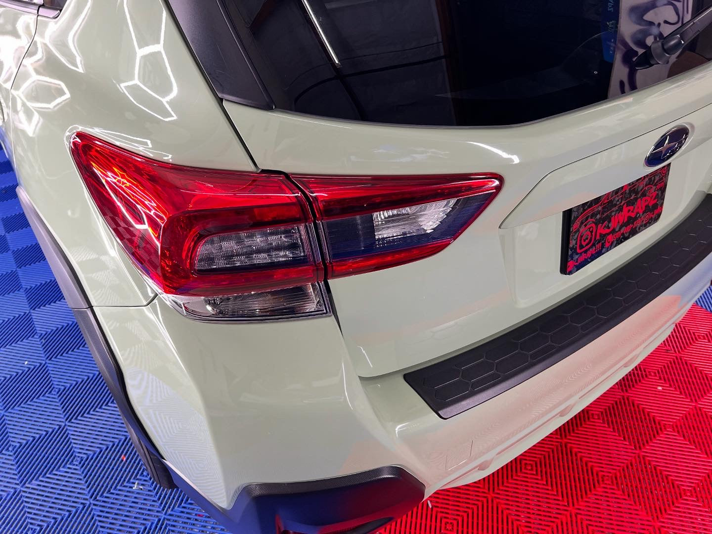 Khaki Green (Light)